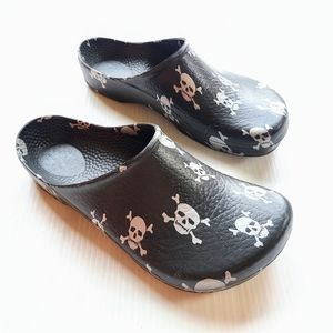 birkenstock skull clogs